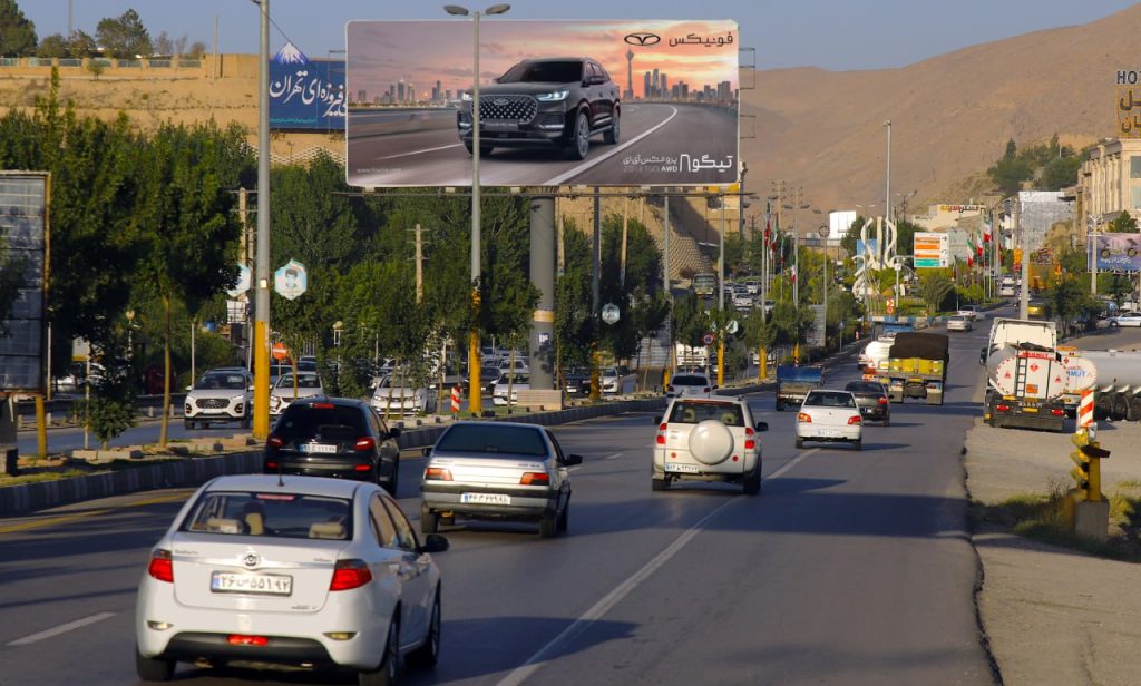 بیلبورد تبلیغاتی فونیکس در شهر تهران (فیروزکوه)